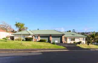 60  Hewlett Road, Massey