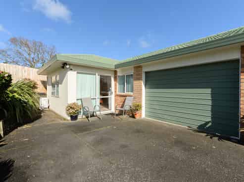 60  Hewlett Road, Massey