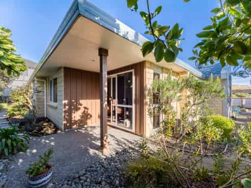 43 Quadrant Heights, Paraparaumu