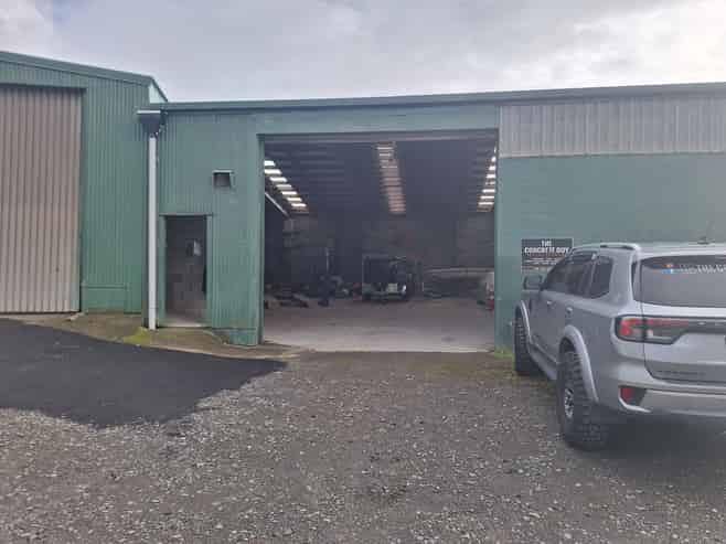 Versatile 200m2 Workshop with Parking & Laydown