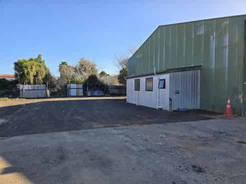 Shed, yard, ready to go- For Lease