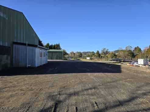 Shed, yard, ready to go- For Lease