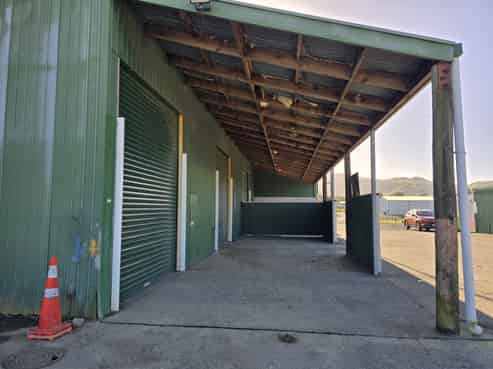 Shed, yard, ready to go- For Lease