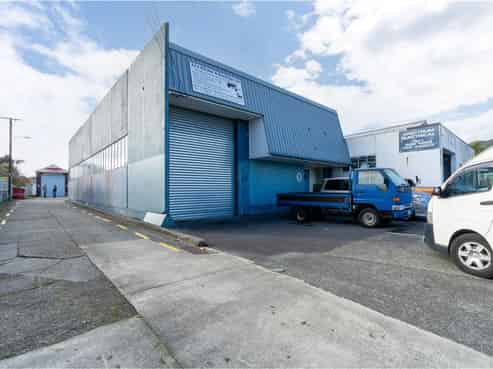 Strategic Dual-Tenancy Property - Invest and Occupy