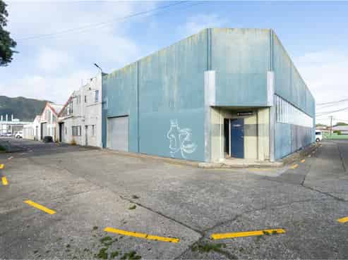 Strategic Dual-Tenancy Property - Invest and Occupy