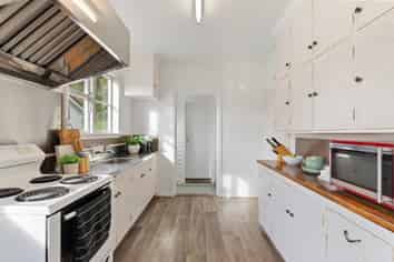 32 Burgess Road, Johnsonville