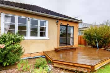 1137 High Street, Taita