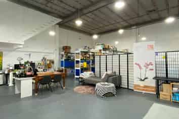 HIGH-STUD WAREHOUSE/STUDIO SPACE
