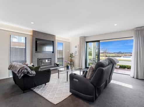 33 Lakeside Drive, Pegasus