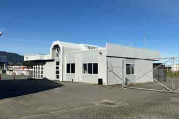Ex-Ford Office, Warehouse & Yard Available Now!