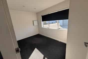 Ex-Ford Office, Warehouse & Yard Available Now!