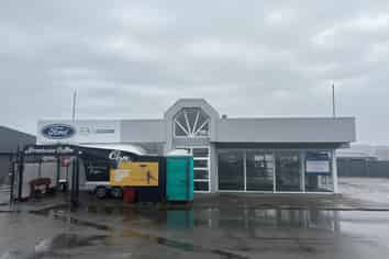 Ex-Ford Office, Warehouse & Yard Available Now!