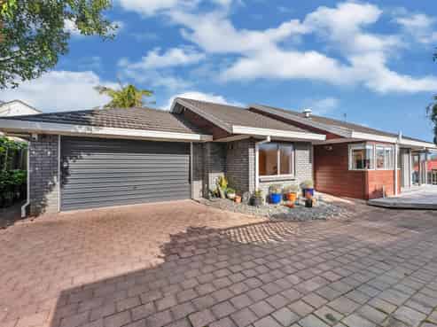 15B Steeple Rise, Pakuranga