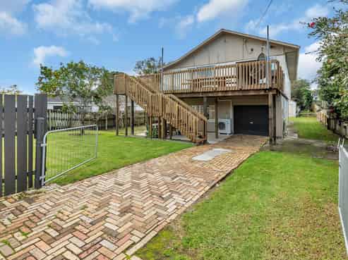 15 Pyle Road West, One Tree Point