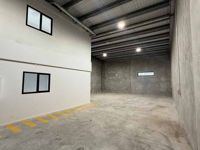 Strategic Industrial Unit Near Hamilton Airport