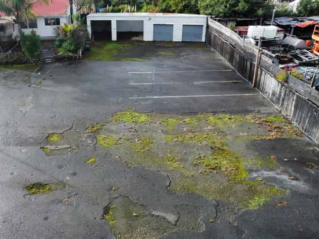CBRE | Railside Road Front Yard