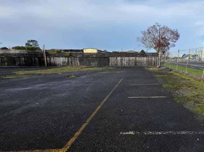 CBRE | Railside Road Front Yard