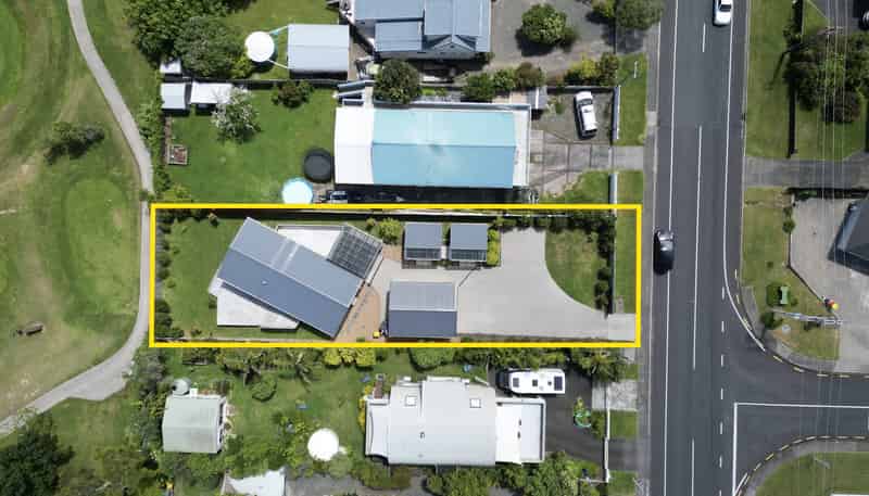 1389 Whangaparaoa Road, Army Bay