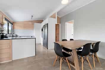 1389 Whangaparaoa Road, Army Bay