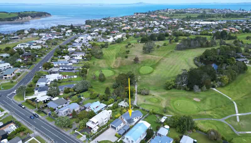 1389 Whangaparaoa Road, Army Bay
