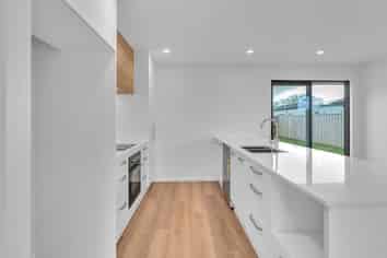 5 Stackwood Avenue, Ravenswood