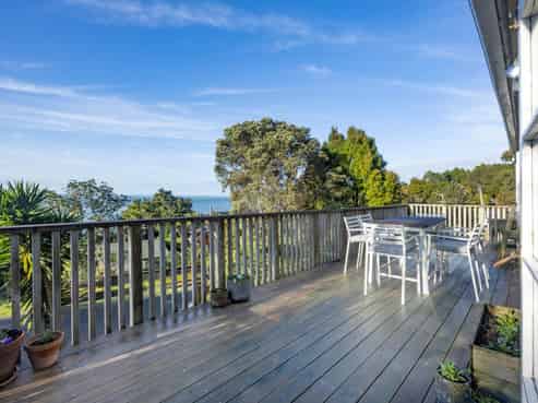 19 Kauri Point Road, Laingholm