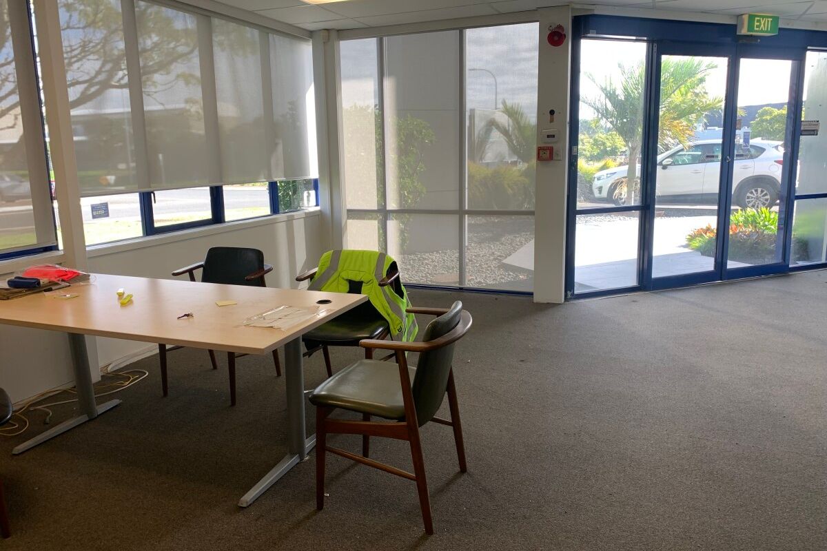 Small 50 sqm office plus carparks - Ansicht 4