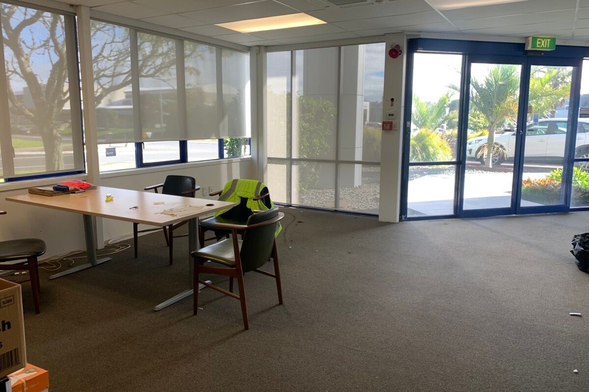 Small 50 sqm office plus carparks - Ansicht 5