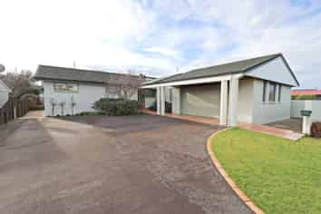 32 Cruickshank Crescent, Rosedale