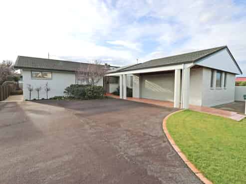 32 Cruickshank Crescent, Rosedale