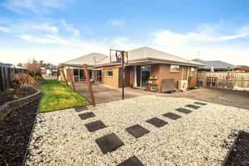 23 Russell Avenue, Allenton