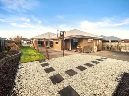 23 Russell Avenue, Allenton