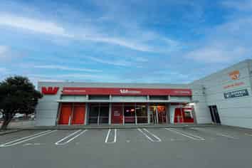 Prominent Retail Space in Established Centre