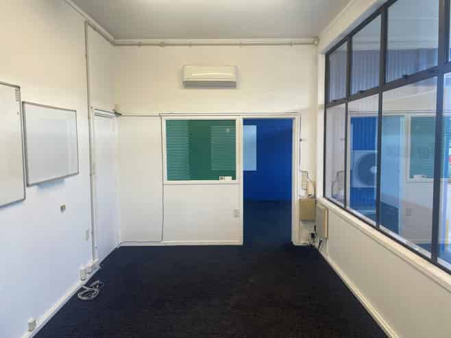 700sqm warehouse and office