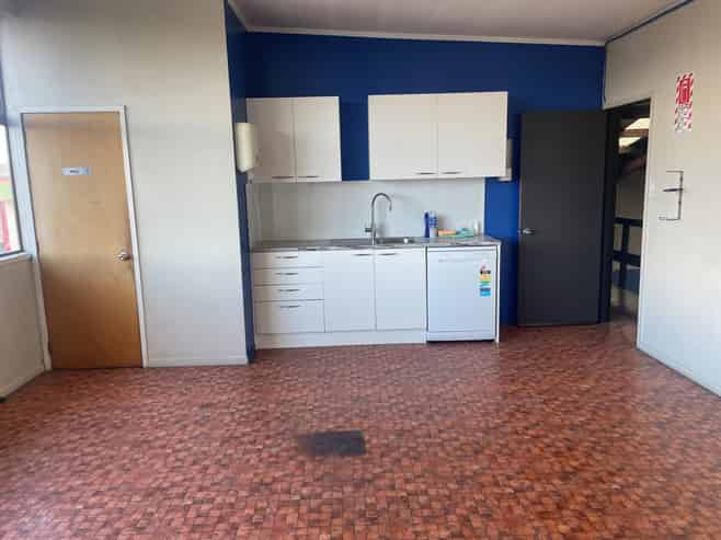 700sqm warehouse and office