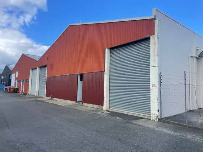 700sqm warehouse and office