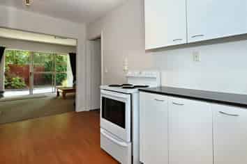 4/135  Huxley Street, Sydenham
