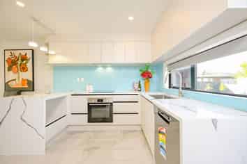 8/460 Massey Road, Mangere
