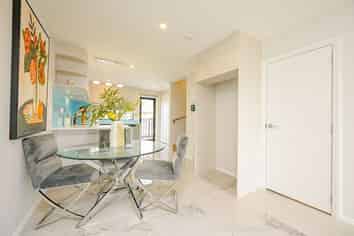 8/460 Massey Road, Mangere