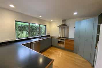 1/2 Pegler Avenue, Epsom