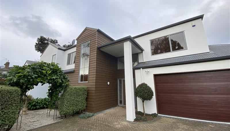 1/2 Pegler Avenue, Epsom