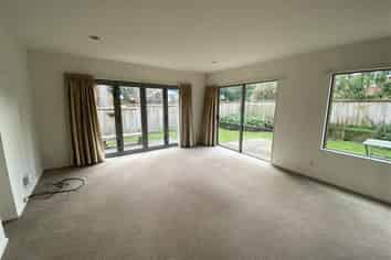 1/2 Pegler Avenue, Epsom