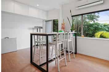 Prime Live/Work Space | 131sqm in Pons