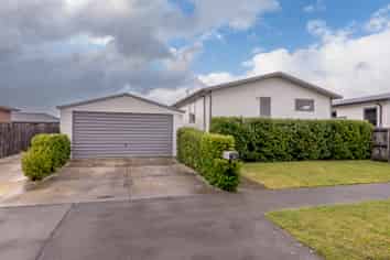3a Kingsbridge Drive, Burwood