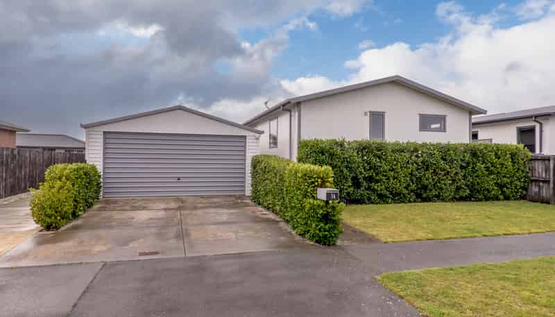 3a Kingsbridge Drive, Burwood