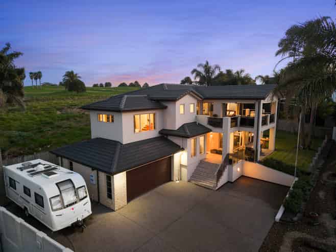 8 Tui Brae, Beachlands