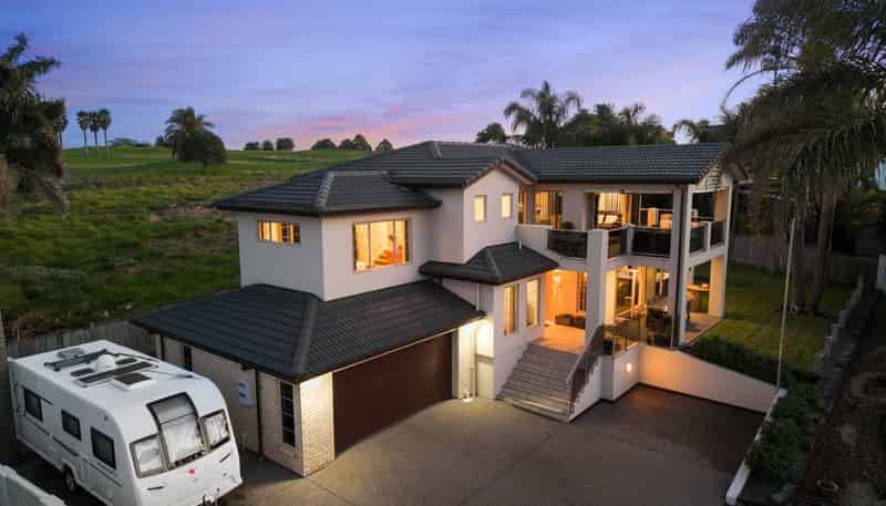 8 Tui Brae, Beachlands