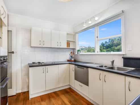 83 Bird Grove, Stokes Valley