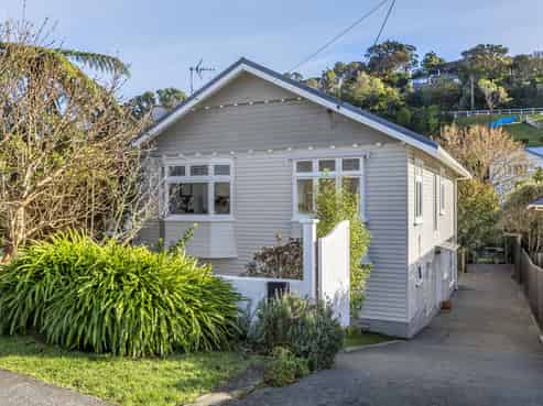 8 Friend Street, Karori