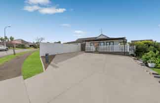 12 Pinewood Grove, Botany Downs
